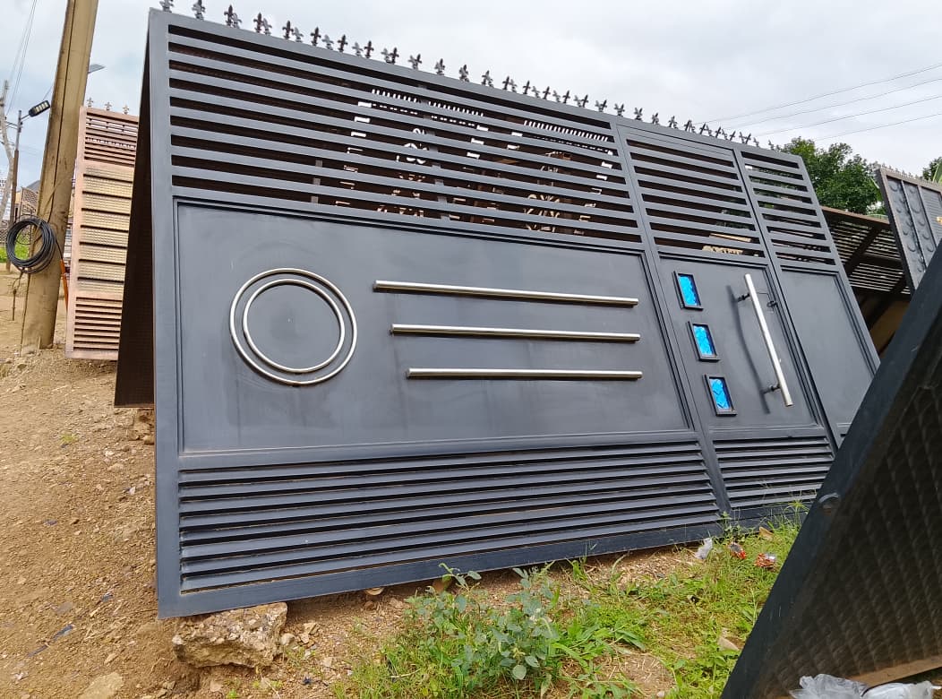 ₦600,000 Geometric Modern Lattice Gate